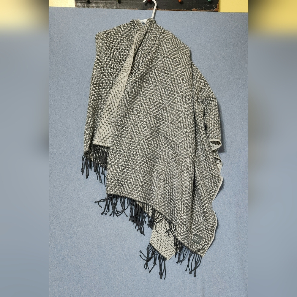 Designer Shoe Warehouse zig zag knit scarf.
